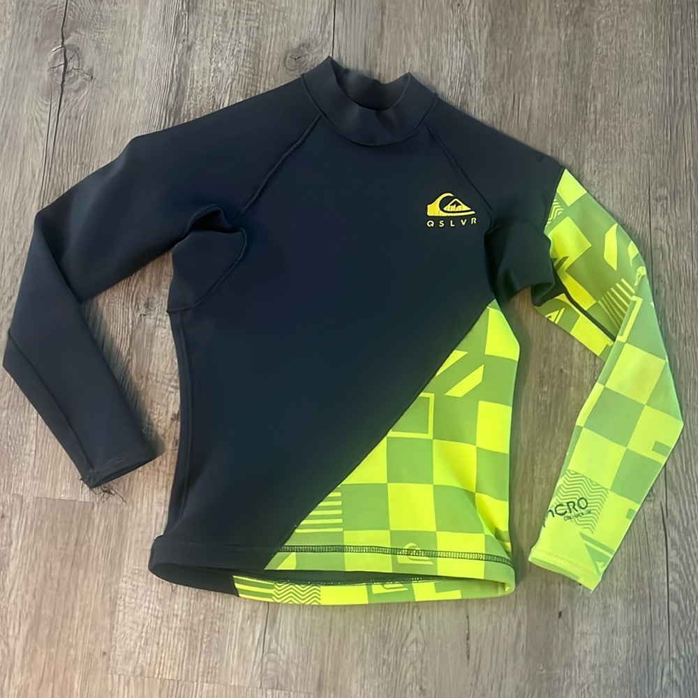 Quiksilver Boys Wetsuit Top size 12 Nice!